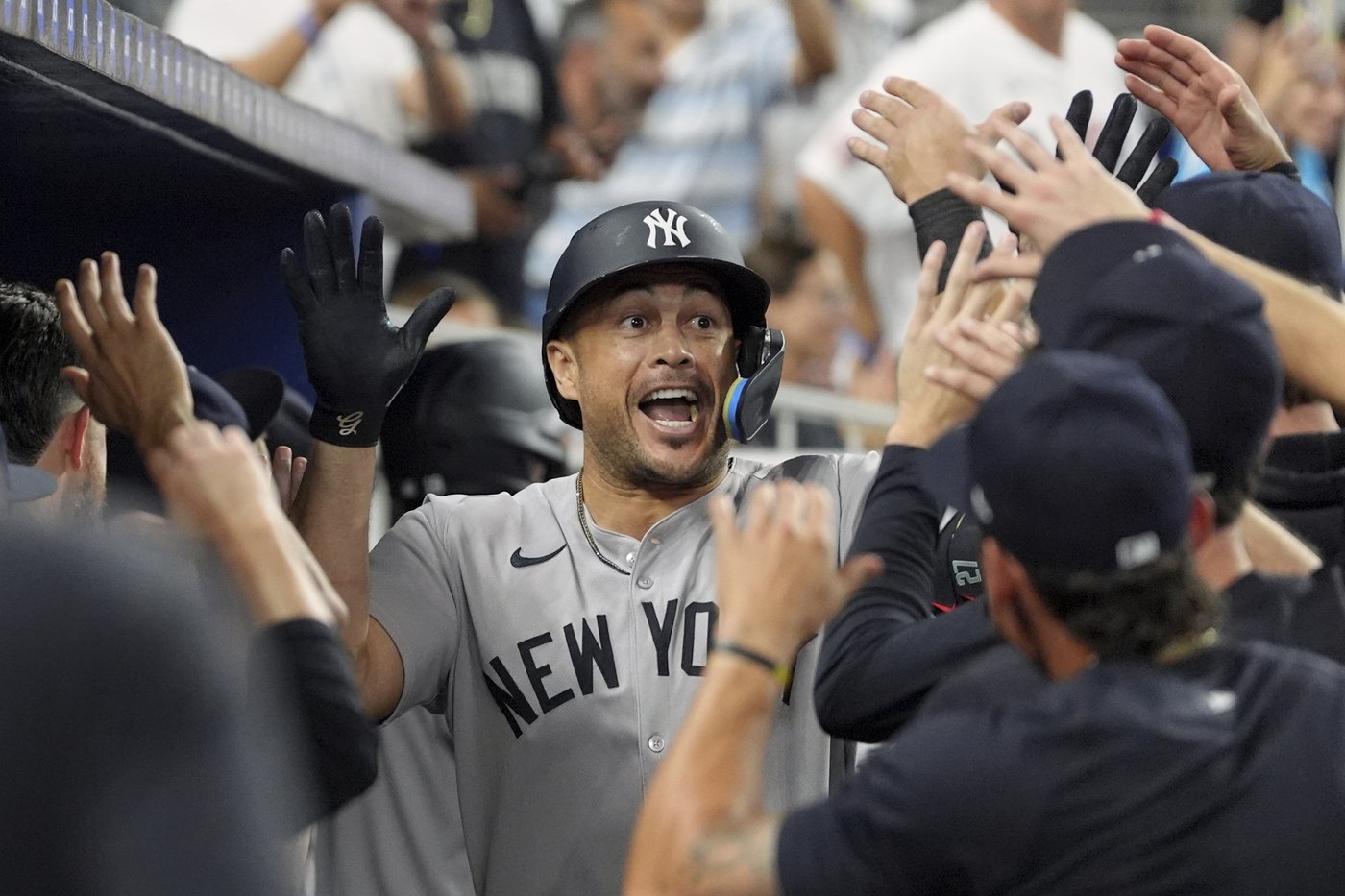 Edwards, Ramírez help Marlins come from behind to beat Yankees 13-12 | iNFOnews.ca