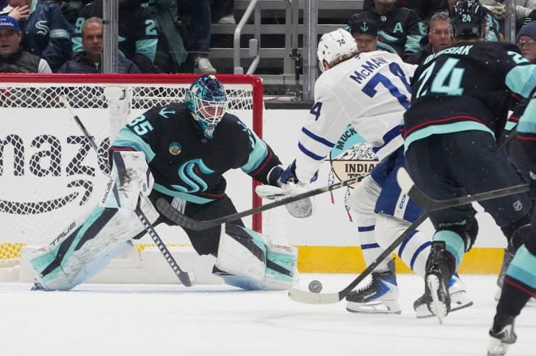 Shane Wright scores twice as Kraken extend win streak to 3 games with 5-2 win over Maple Leafs | iNFOnews.ca