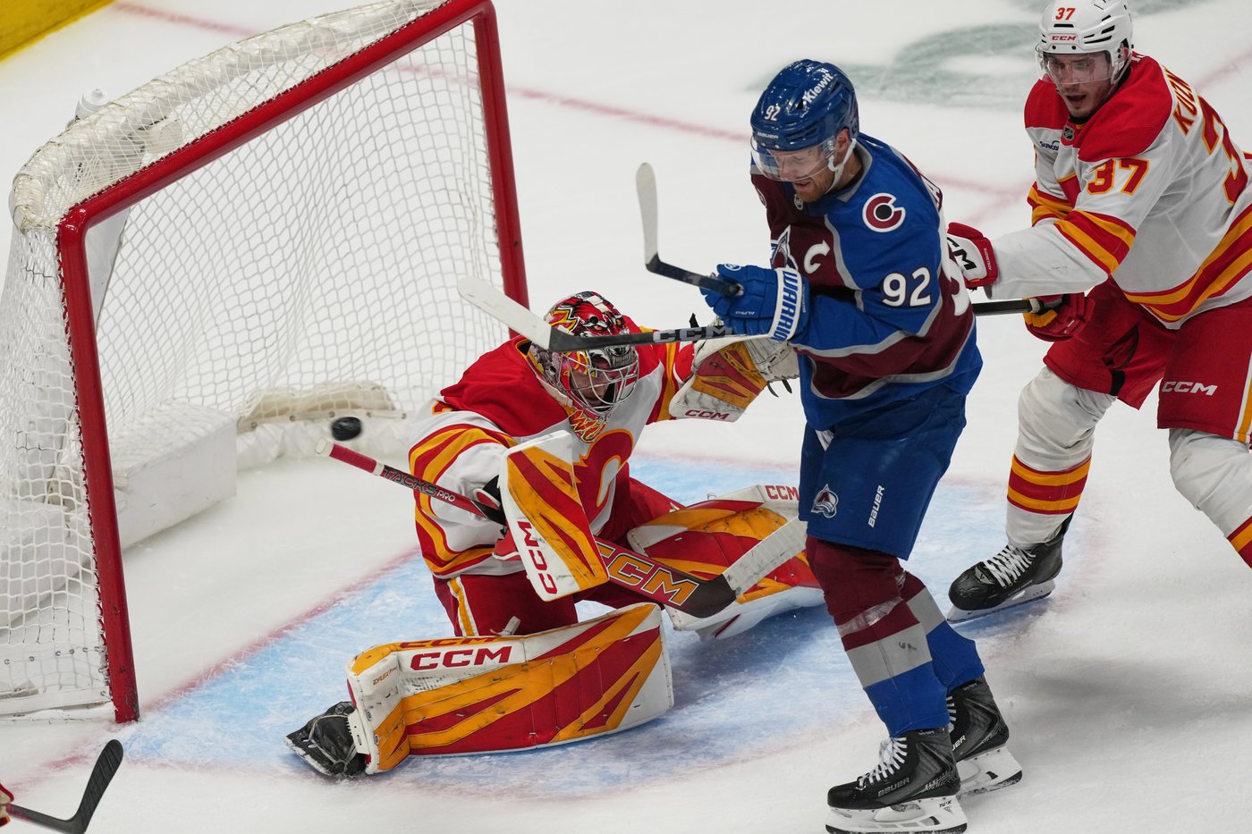 Avalanche capture the Presidents' Trophy again. They're hoping to apply their Cup-chasing lessons | iNFOnews.ca Avalanche capture the Presidents' Trophy again. They're hoping to apply their Cup-chasing lessons | iNFOnews.ca