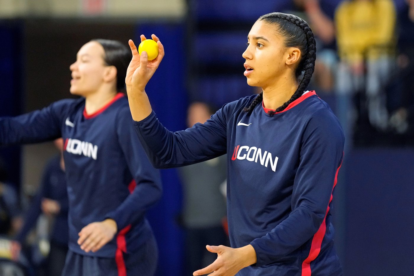 Fudd and Strong lead No. 1 UConn to 71-56 victory over Marquette for 43rd straight win | iNFOnews.ca