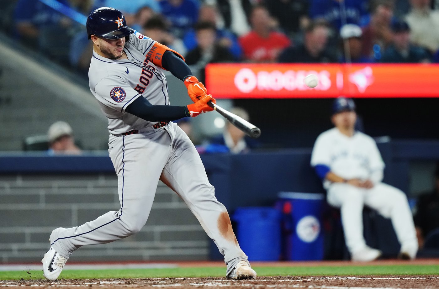 Diaz's ninth inning homer snuffs out Blue Jays' late rally as Astros win 3-2 | iNFOnews.ca