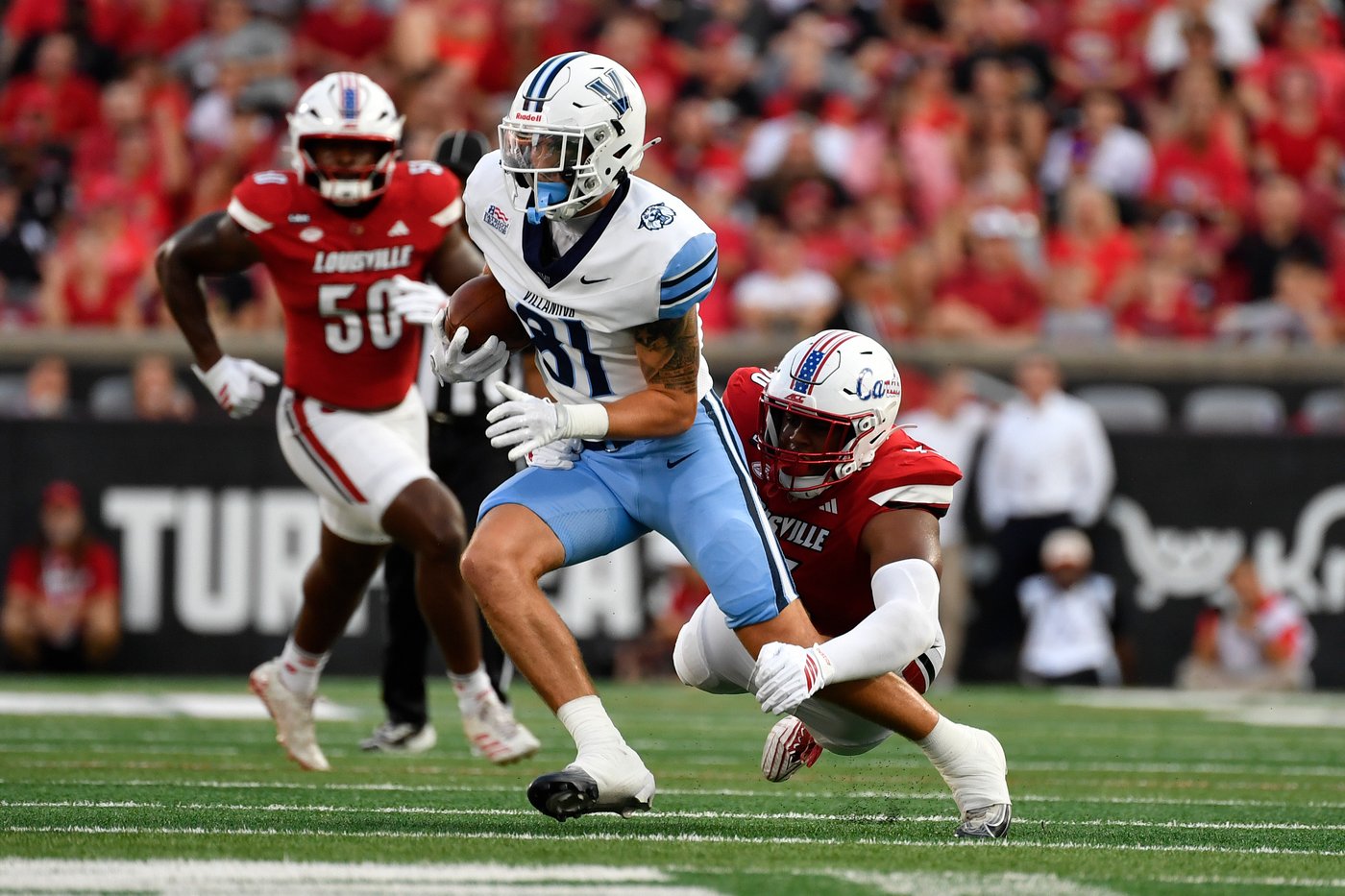 Kienholz leads as No. 24 Louisville routs Villanova 59-13 for first victory | iNFOnews.ca