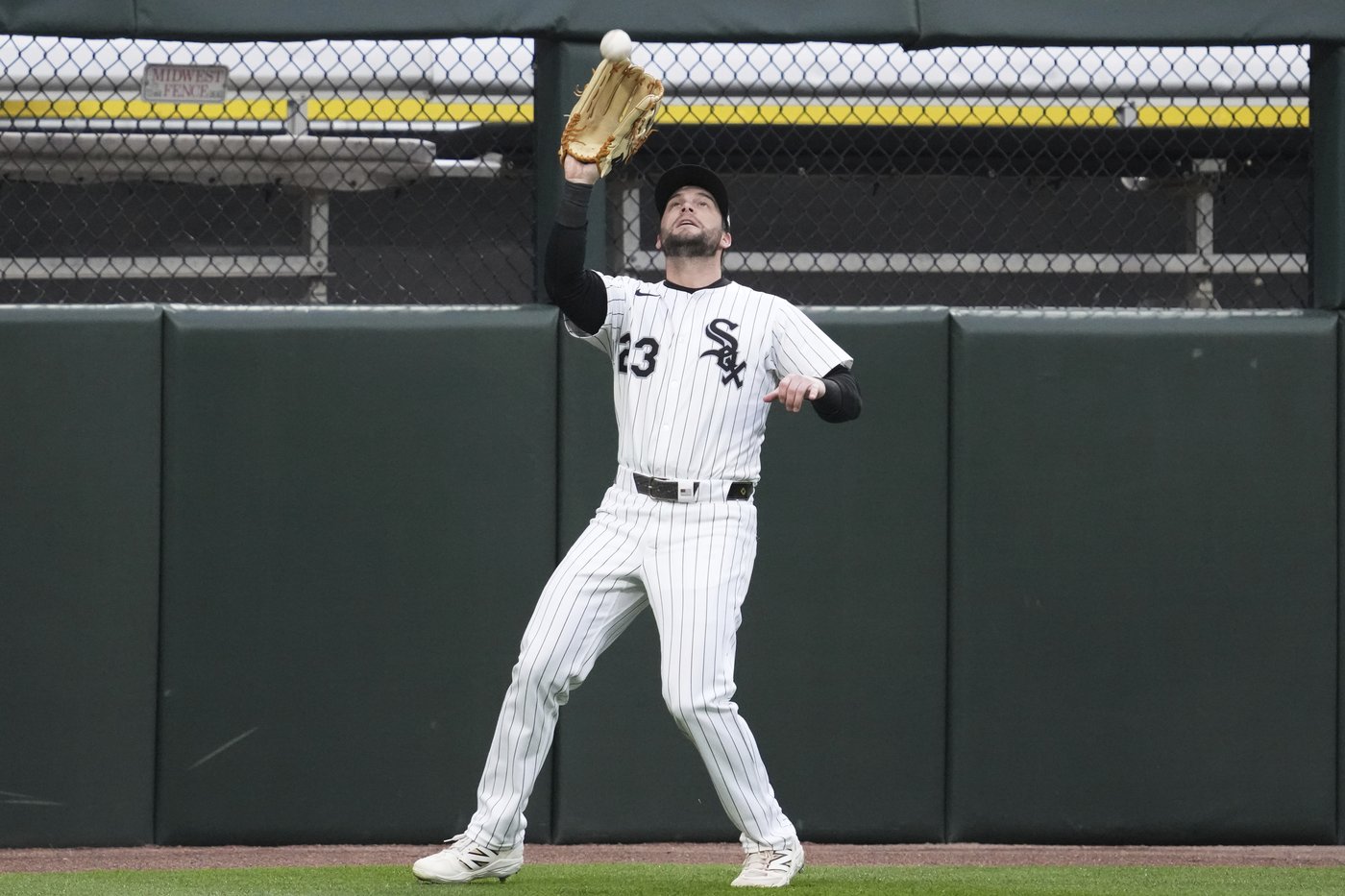 Jake Bauers hits 2-run double in the 8th inning to help the Brewers beat the White Sox 6-4 | iNFOnews.ca