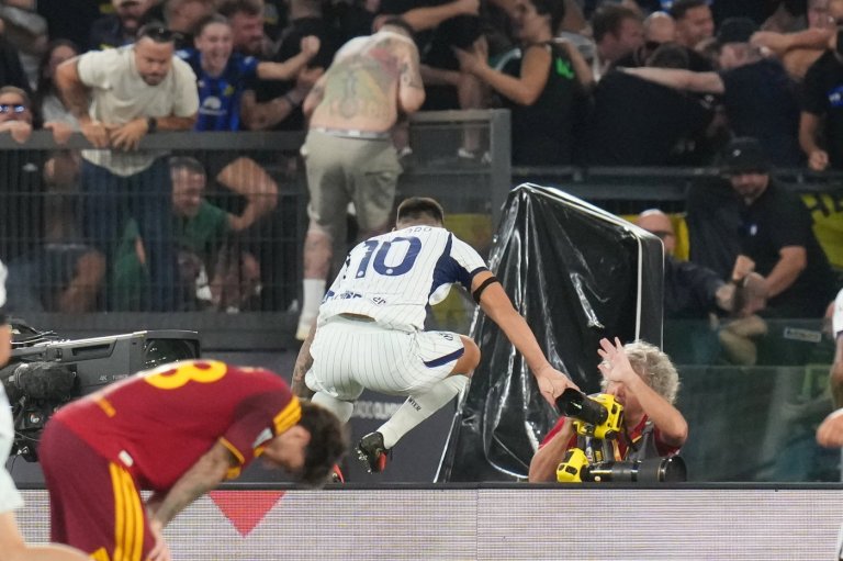 Inter salvages a 2-2 draw at Roma while Arsenal has a first loss and Dortmund goes top | iNFOnews.ca