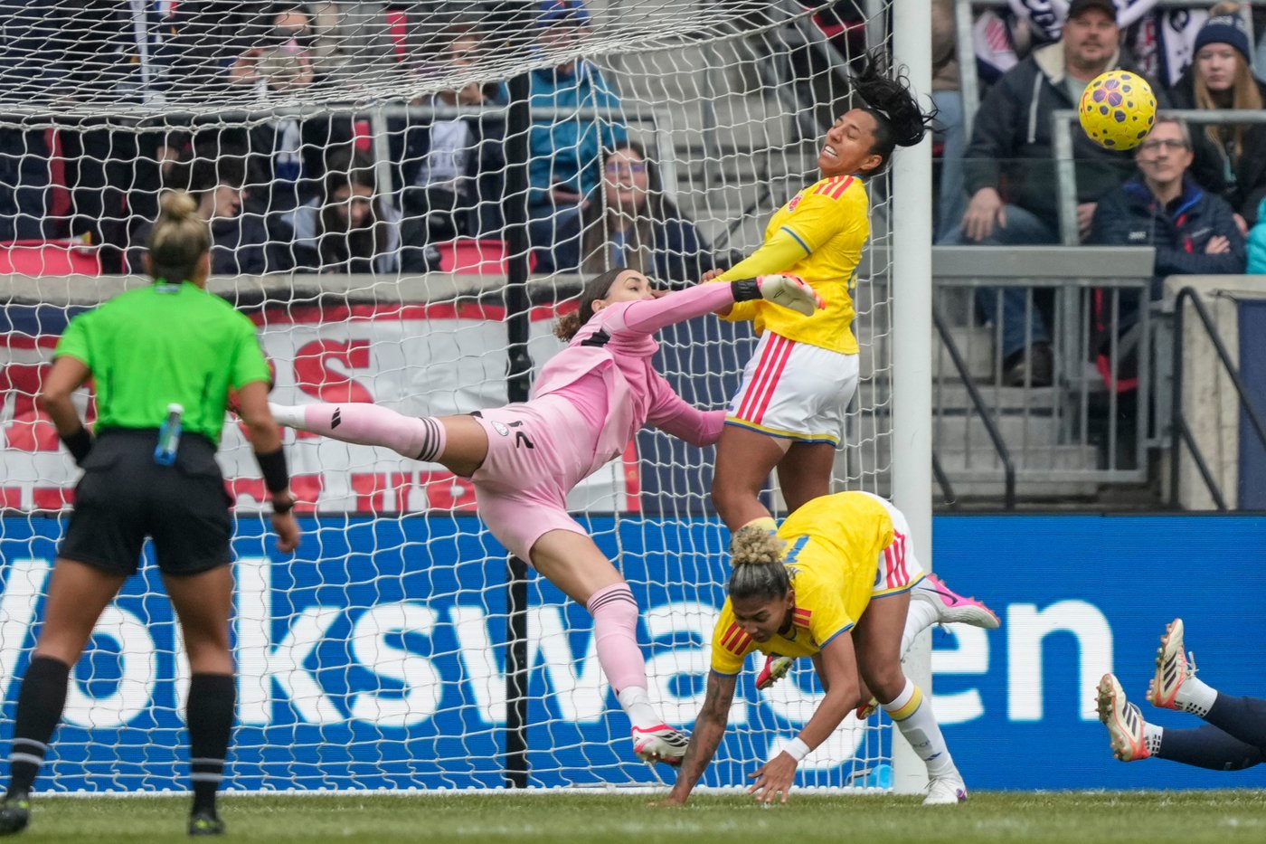 Thompson's late goal gives the USWNT a 1-0 win over Colombia and the SheBelieves Cup title | iNFOnews.ca Thompson's late goal gives the USWNT a 1-0 win over Colombia and the SheBelieves Cup title | iNFOnews.ca