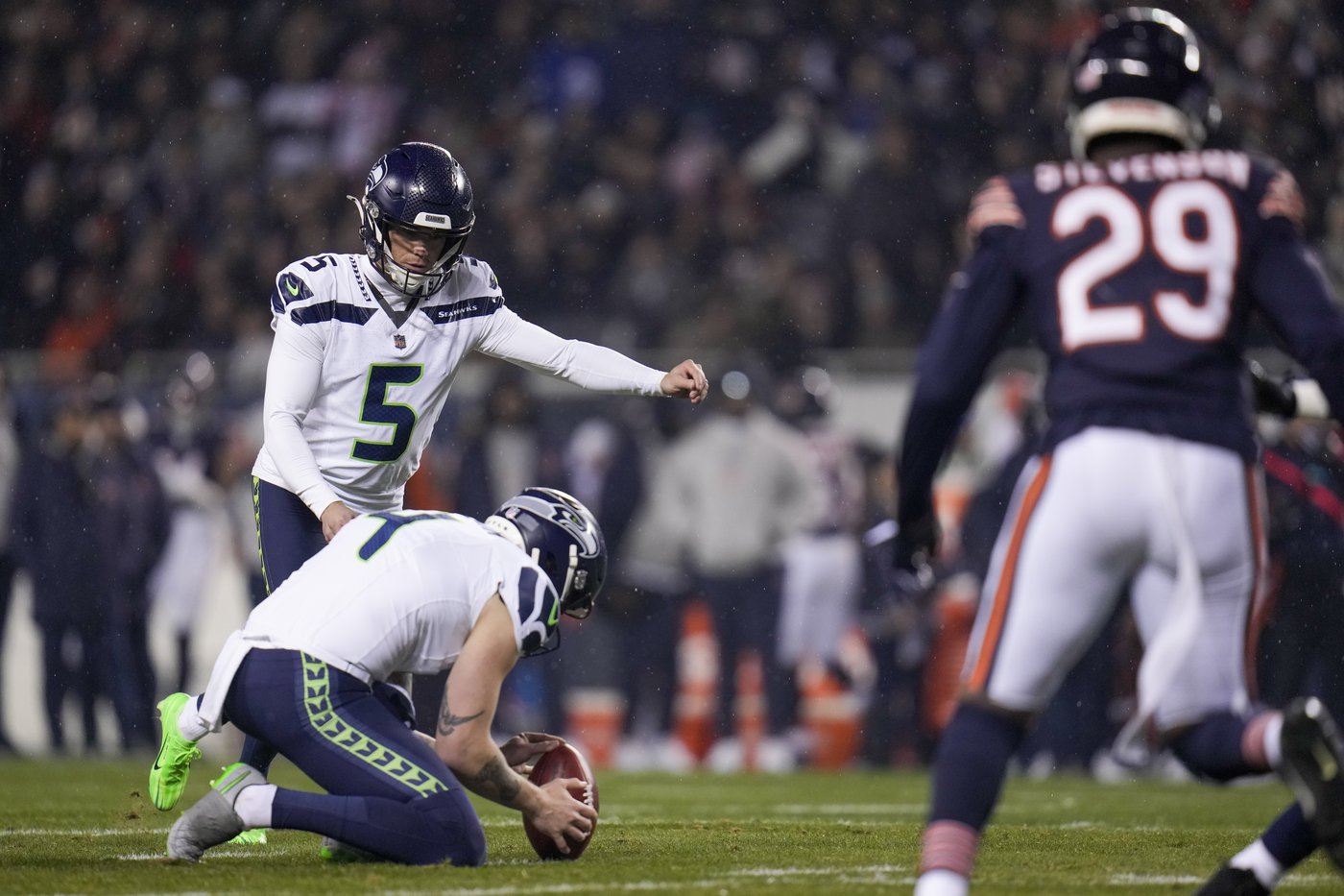 Woolen's late interception seals win as Seahawks beat struggling Bears 6-3 to boost playoff hopes | iNFOnews.ca