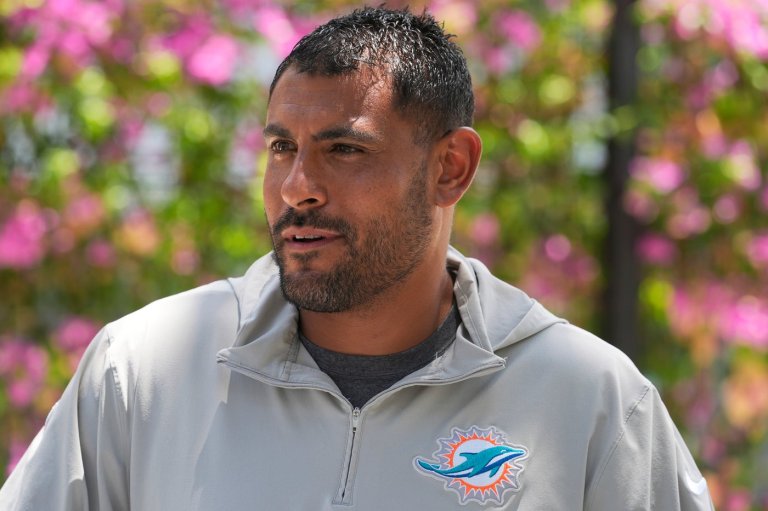 Prosecutors won't pursue battery charge against Dolphins' Ryan Crow, who remains on leave from team | iNFOnews.ca