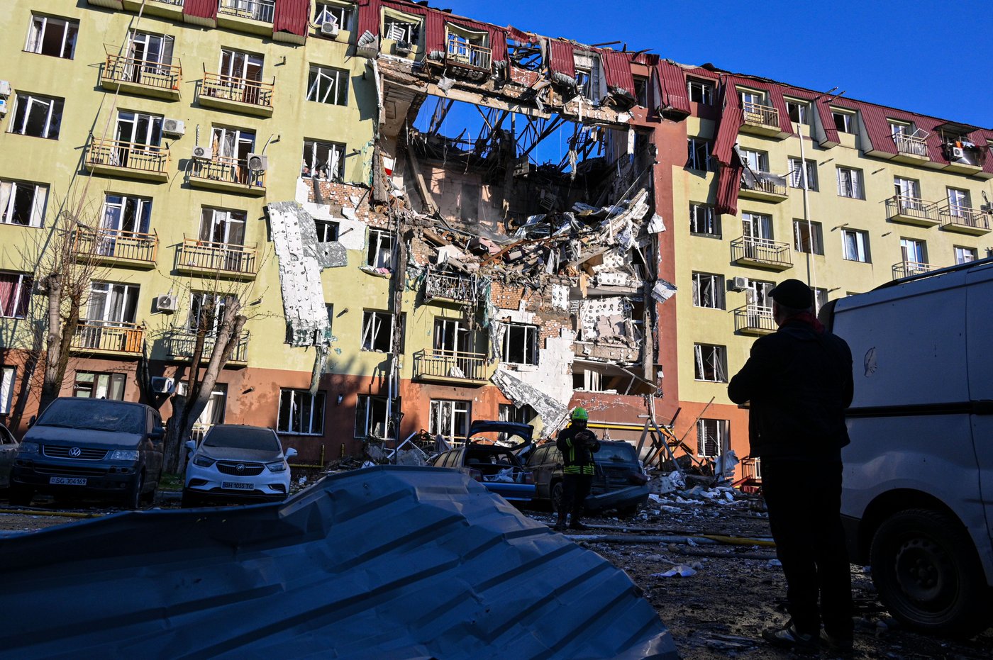 Russian attacks kill 4 as Ukraine drones target oil infrastructure | iNFOnews.ca