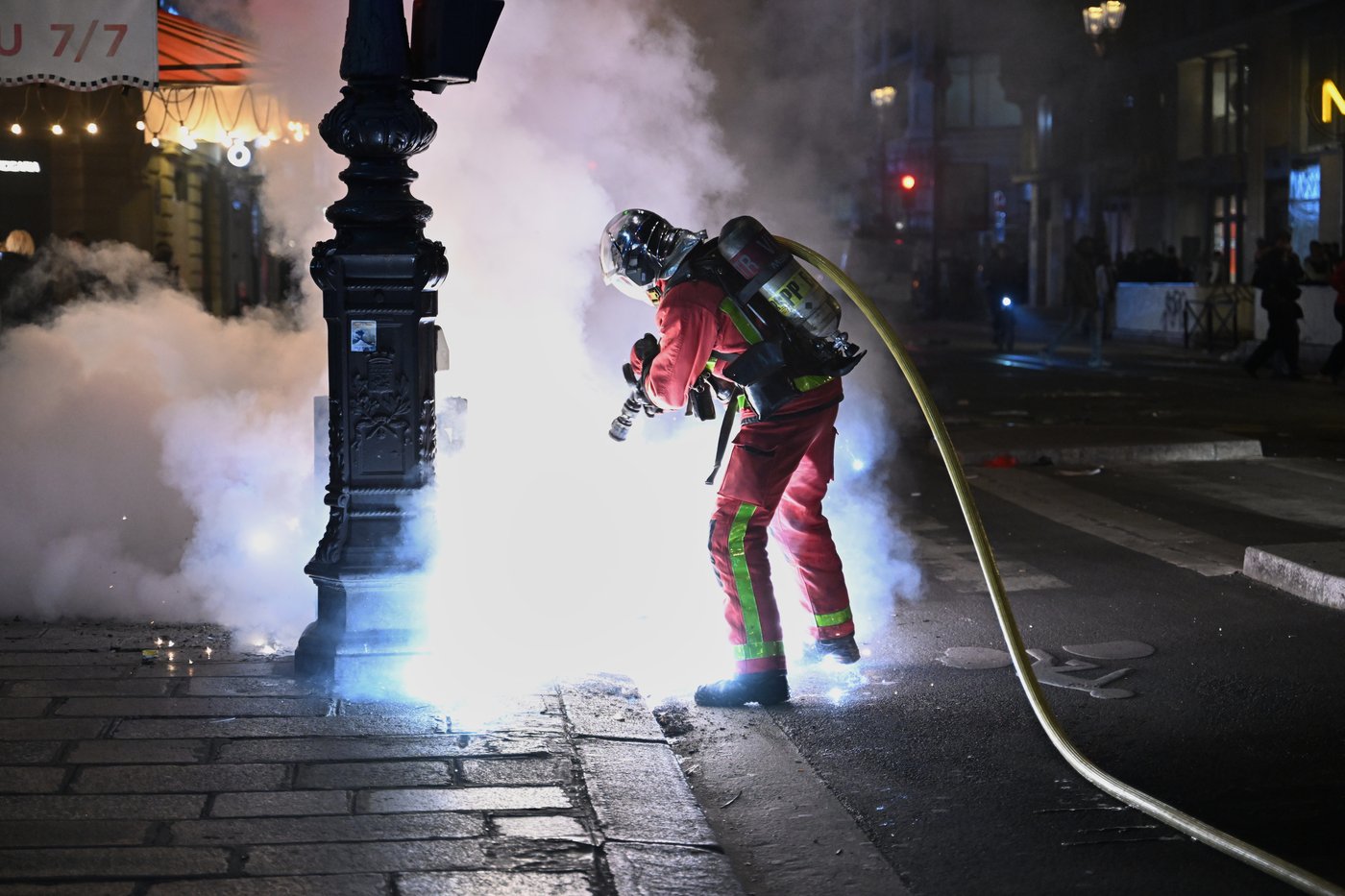 Macron rejects interior minister’s resignation as rioting and looting expose policing failures | iNFOnews.ca Macron rejects interior minister’s resignation as rioting and looting expose policing failures | iNFOnews.ca