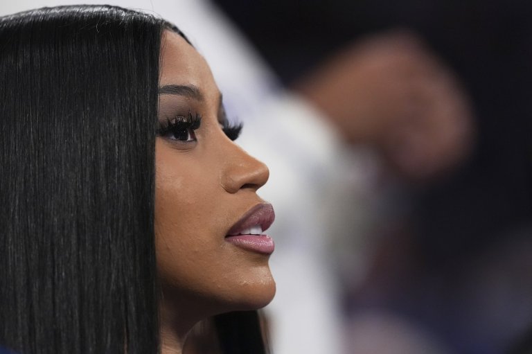Cardi B calls out Hamilton for low ticket sales: 'Not playing with y’all Banadians' | iNFOnews.ca