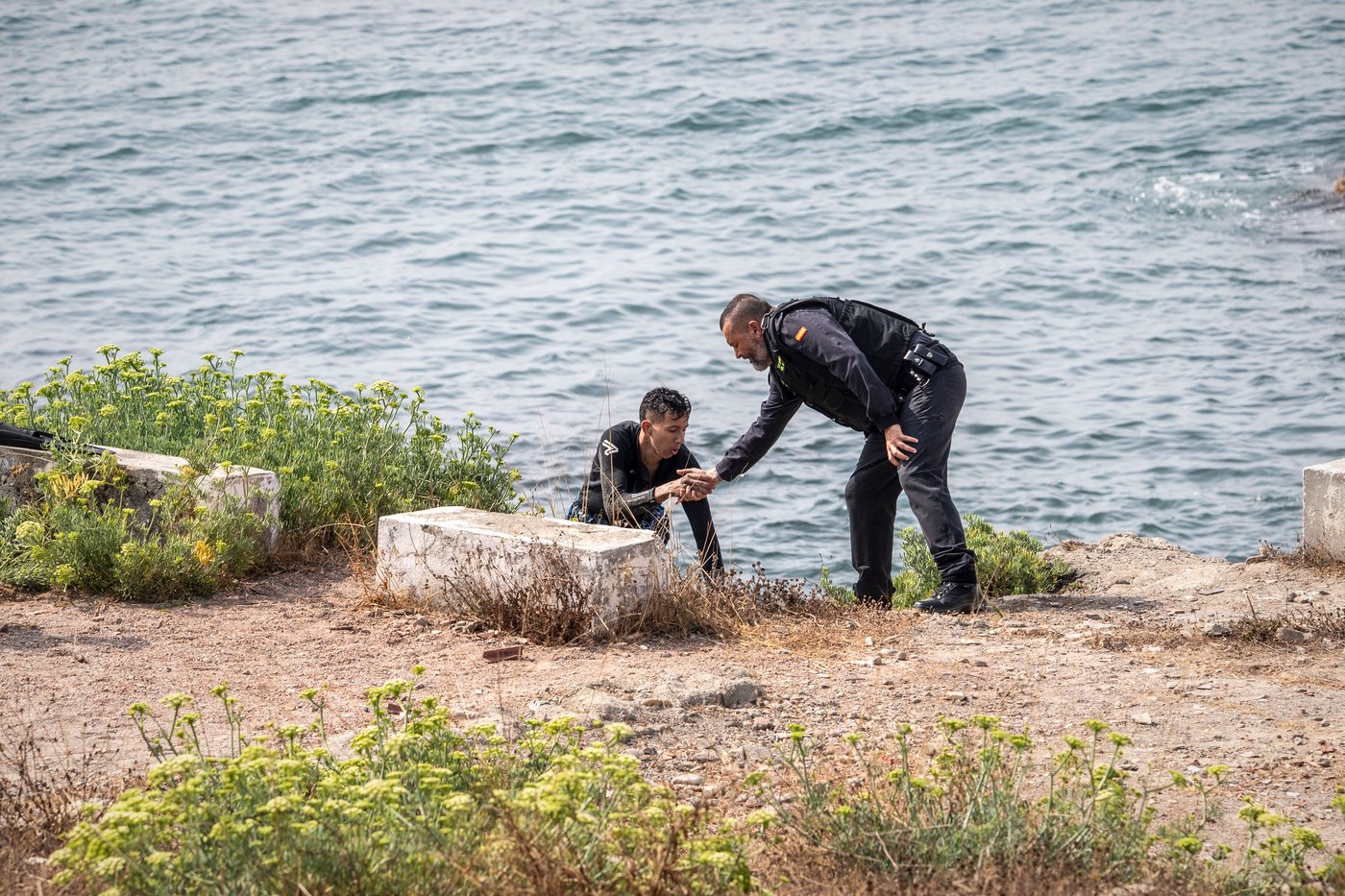 Migrants cross into Spain’s Ceuta territory from Morocco, in photos | iNFOnews.ca