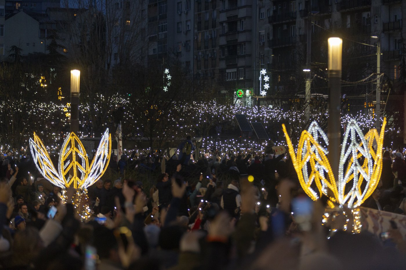 Thousands stream into Belgrade square to protest against populist Serbian leadership | iNFOnews.ca