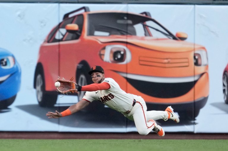 Giants beat the Rockies 8-2 to start a 4-game series | iNFOnews.ca