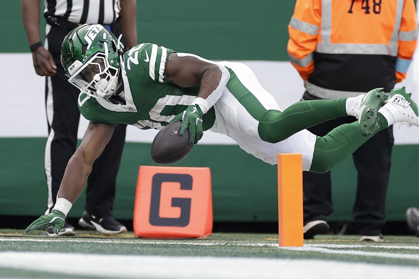 Richardson's late TD run leads Colts to a 28-27 victory over Rodgers and the Jets | iNFOnews.ca Richardson's late TD run leads Colts to a 28-27 victory over Rodgers and the Jets | iNFOnews.ca