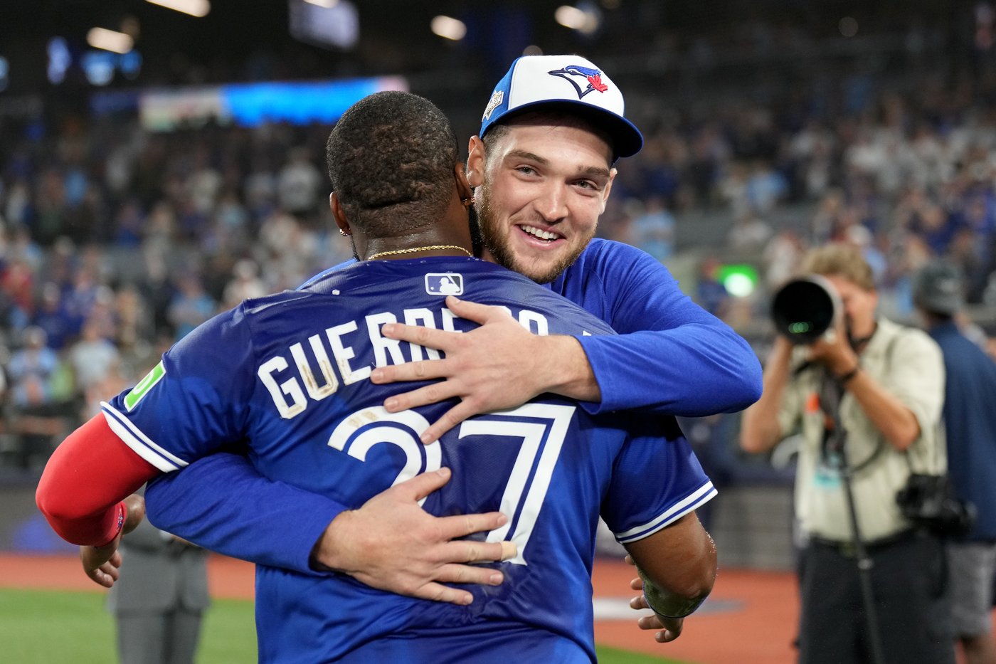 Guerrero hits slam, Yesavage is dominant as Blue Jays beat Yankees 13-7 in Game 2 | iNFOnews.ca