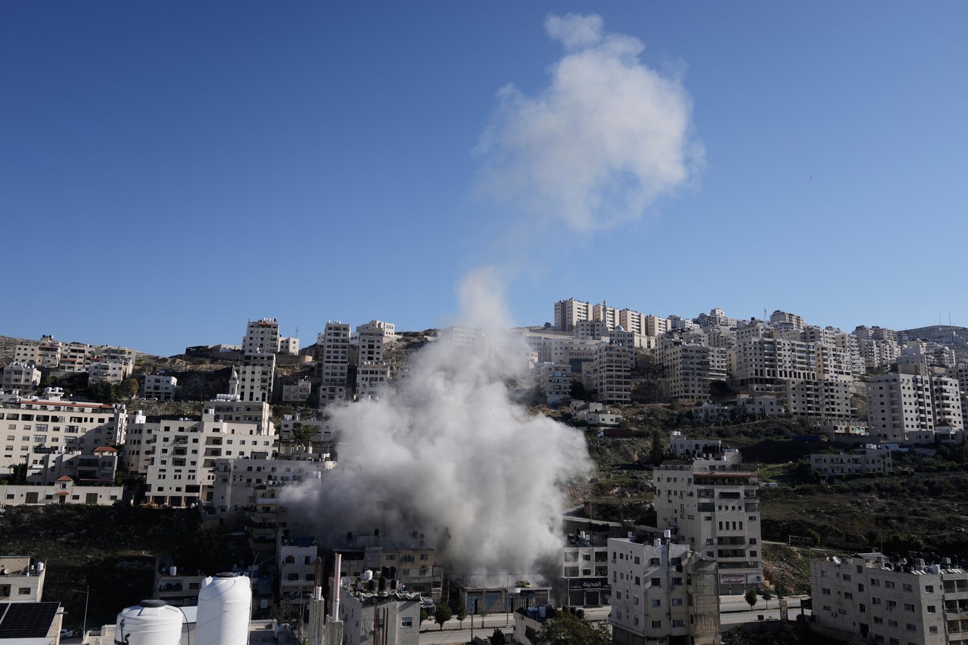 Israeli forensics experts examine remains handed over by militants in Gaza | iNFOnews.ca Israeli forensics experts examine remains handed over by militants in Gaza | iNFOnews.ca