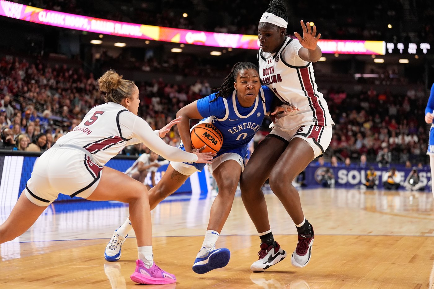 No. 3 South Carolina opens SEC Tournament title defense with 87-64 rout of No. 17 Kentucky | iNFOnews.ca