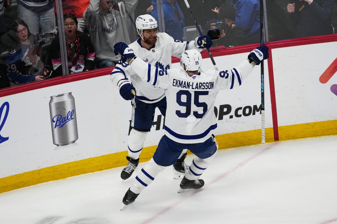 Nylander's OT goal gives Leafs 4-3 victory, snaps Avalanche's 17-game home win streak | iNFOnews.ca Nylander's OT goal gives Leafs 4-3 victory, snaps Avalanche's 17-game home win streak | iNFOnews.ca