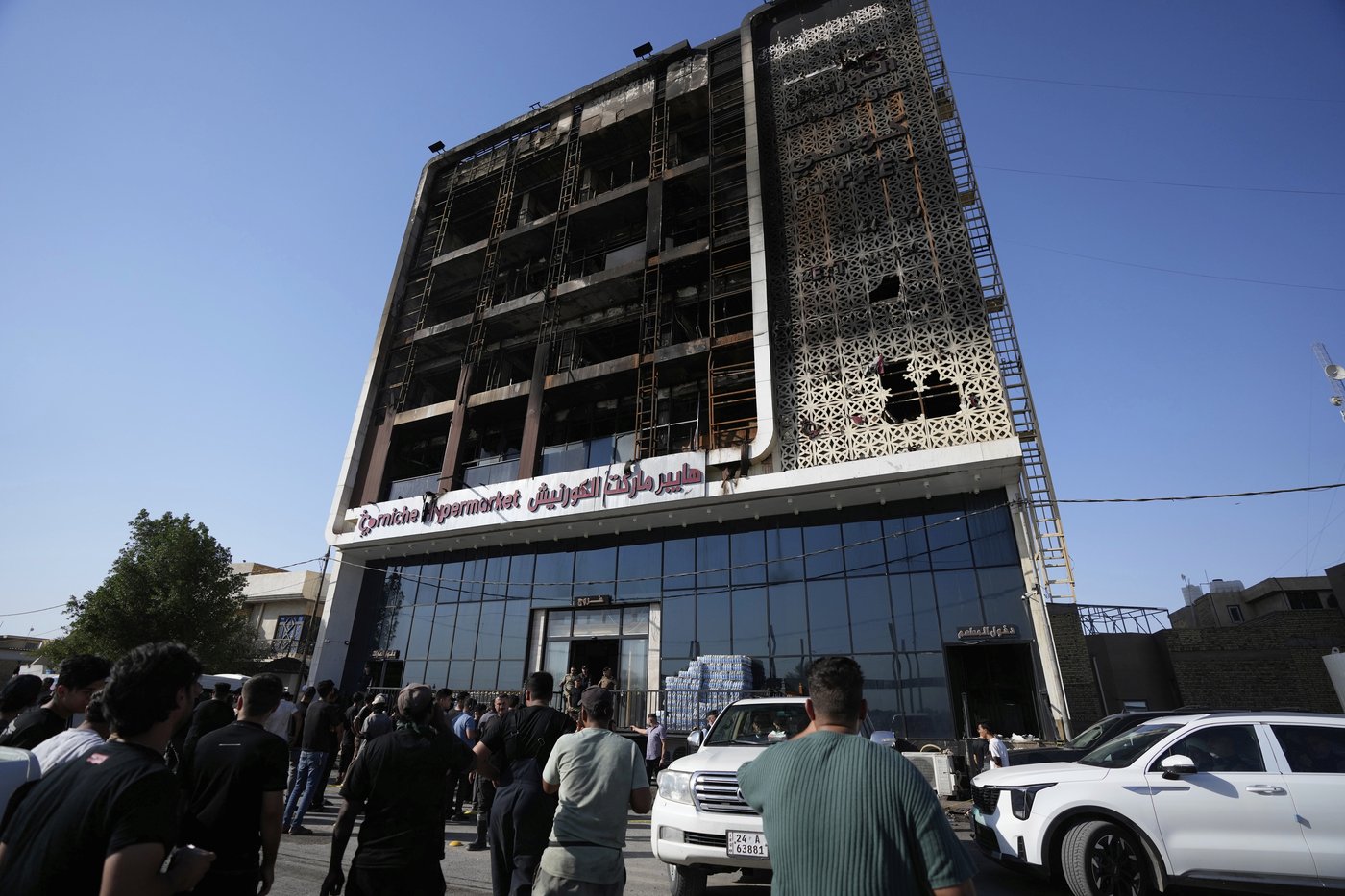 A fire at a shopping center in eastern Iraq kills more than 60 people | iNFOnews.ca