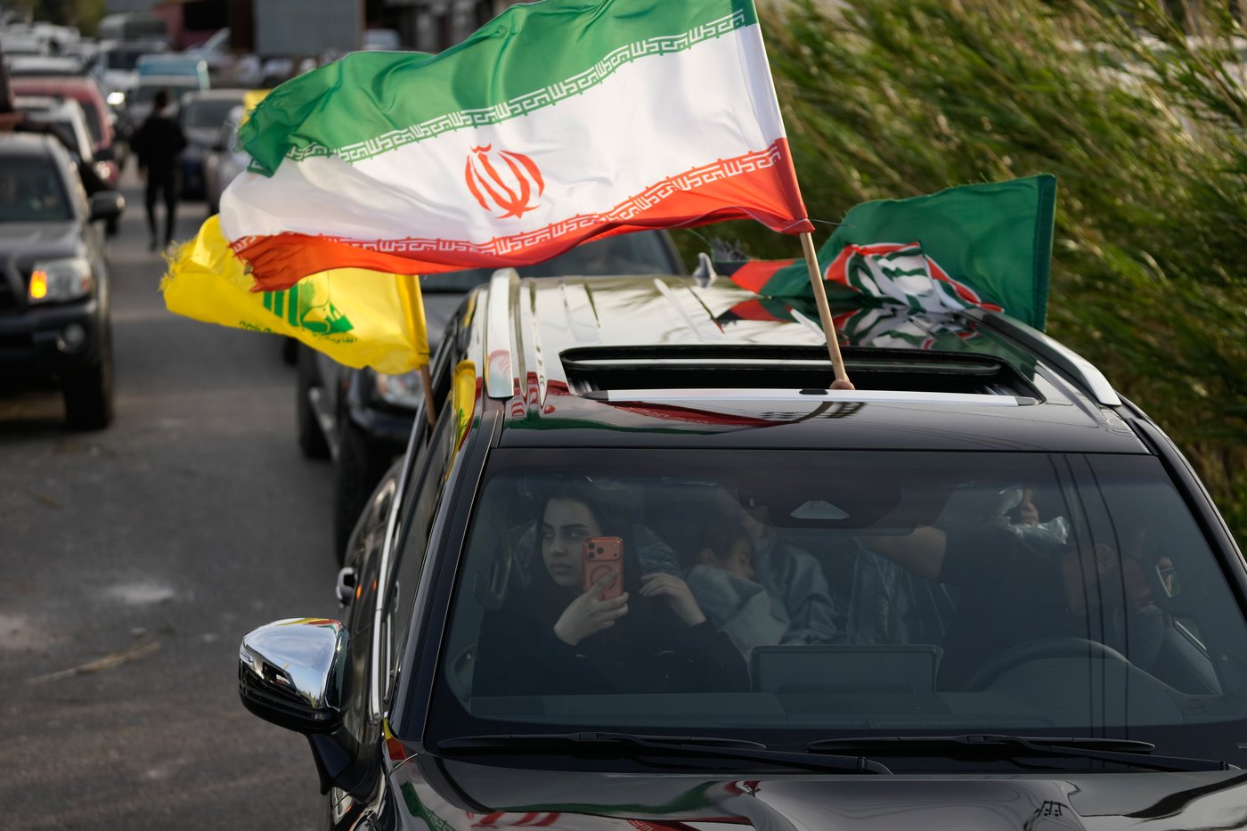Displaced Lebanese return to villages following Israel and Hezbollah ceasefire in photos | iNFOnews.ca