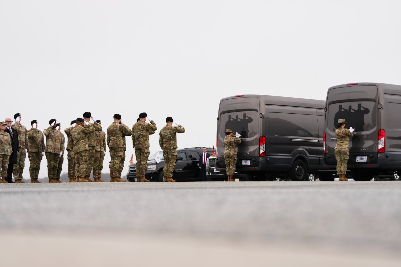 Photos show dignified transfer for 6 US soldiers killed in the war in the Middle East | iNFOnews.ca