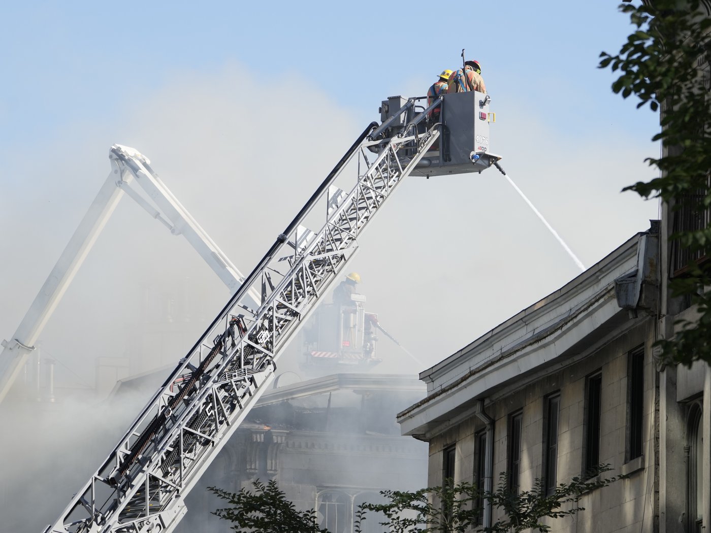 At least two dead in Old Montreal building fire, arson suspected | iNFOnews.ca