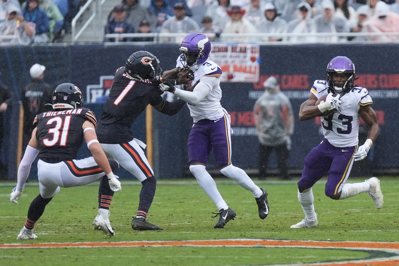 Vikings veteran Aaron Jones has a knee injury to work through after his 23-carry, 105-yard game | iNFOnews.ca