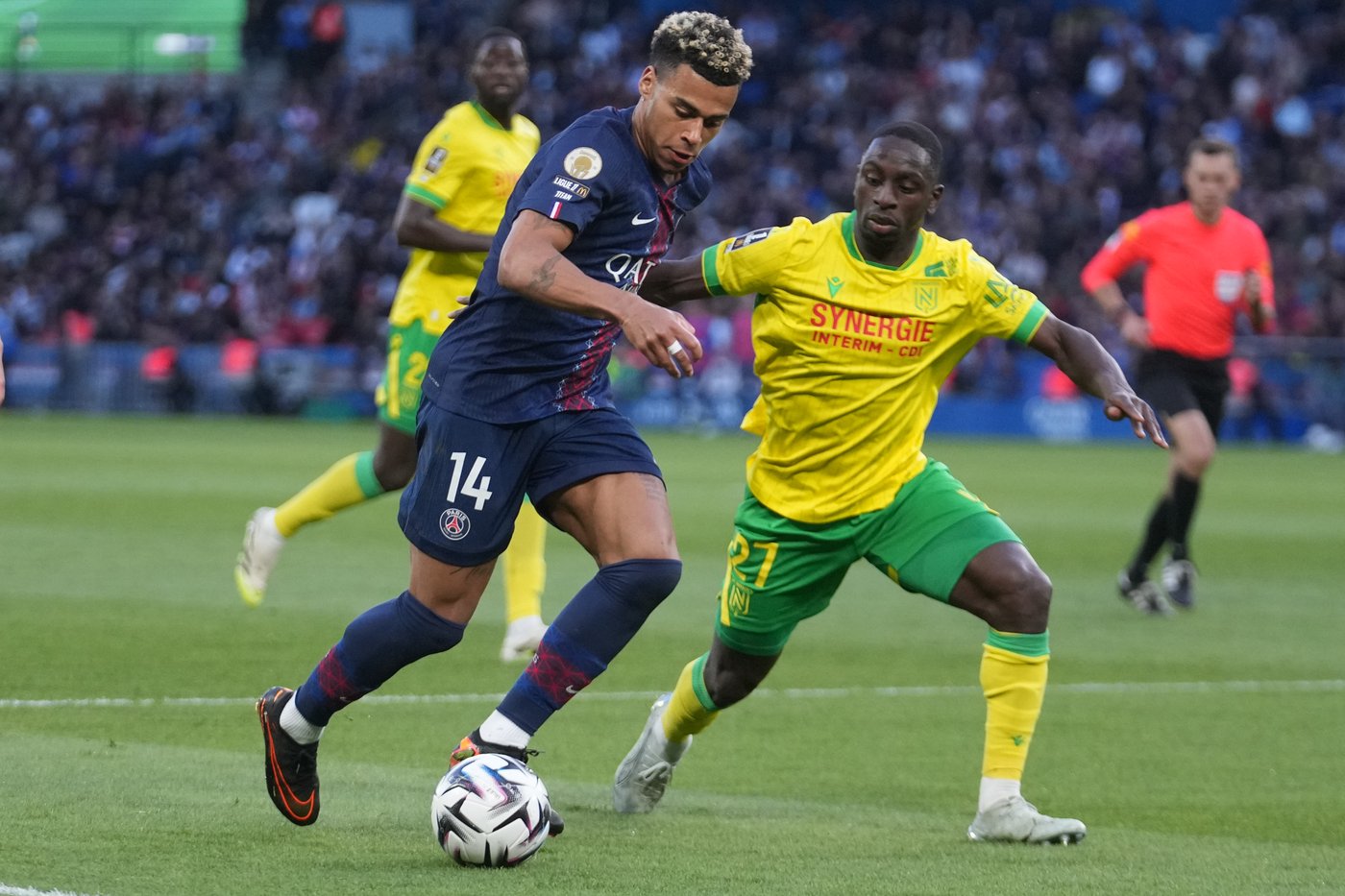 PSG leads Lens by just 4 points as race for French league title heats up | iNFOnews.ca PSG leads Lens by just 4 points as race for French league title heats up | iNFOnews.ca