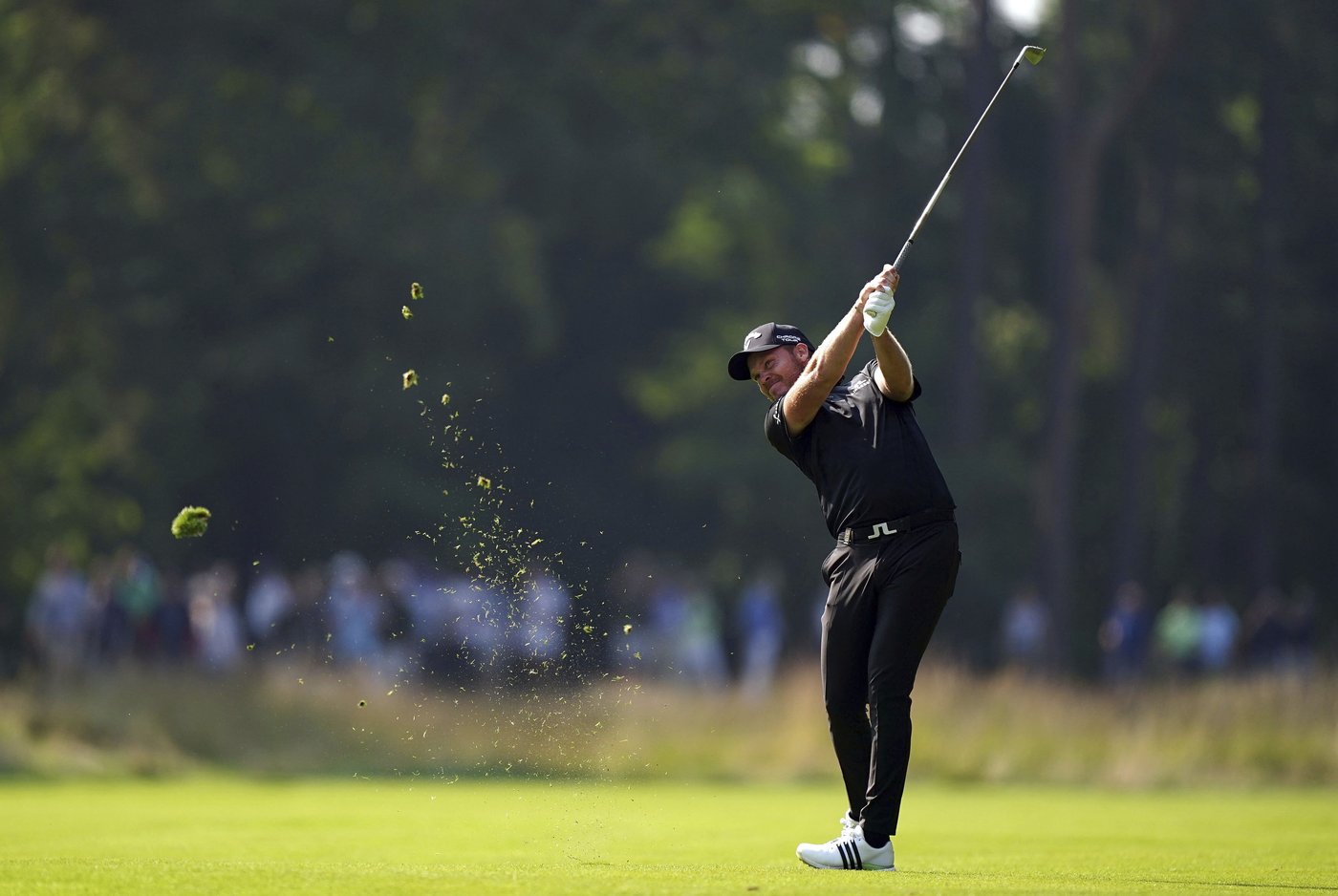McIlroy loses a club head and the lead in eventful 67 in first round at the BMW PGA Championship | iNFOnews.ca