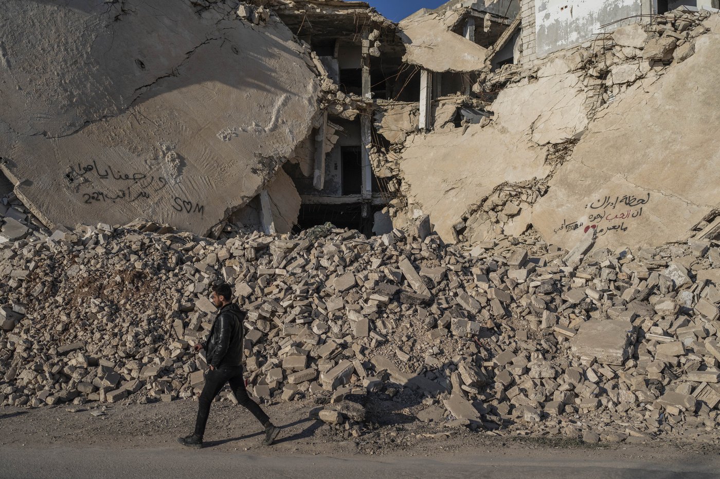 AP PHOTOS: In northern Syria, displaced owners return to houses with no roofs | iNFOnews.ca
