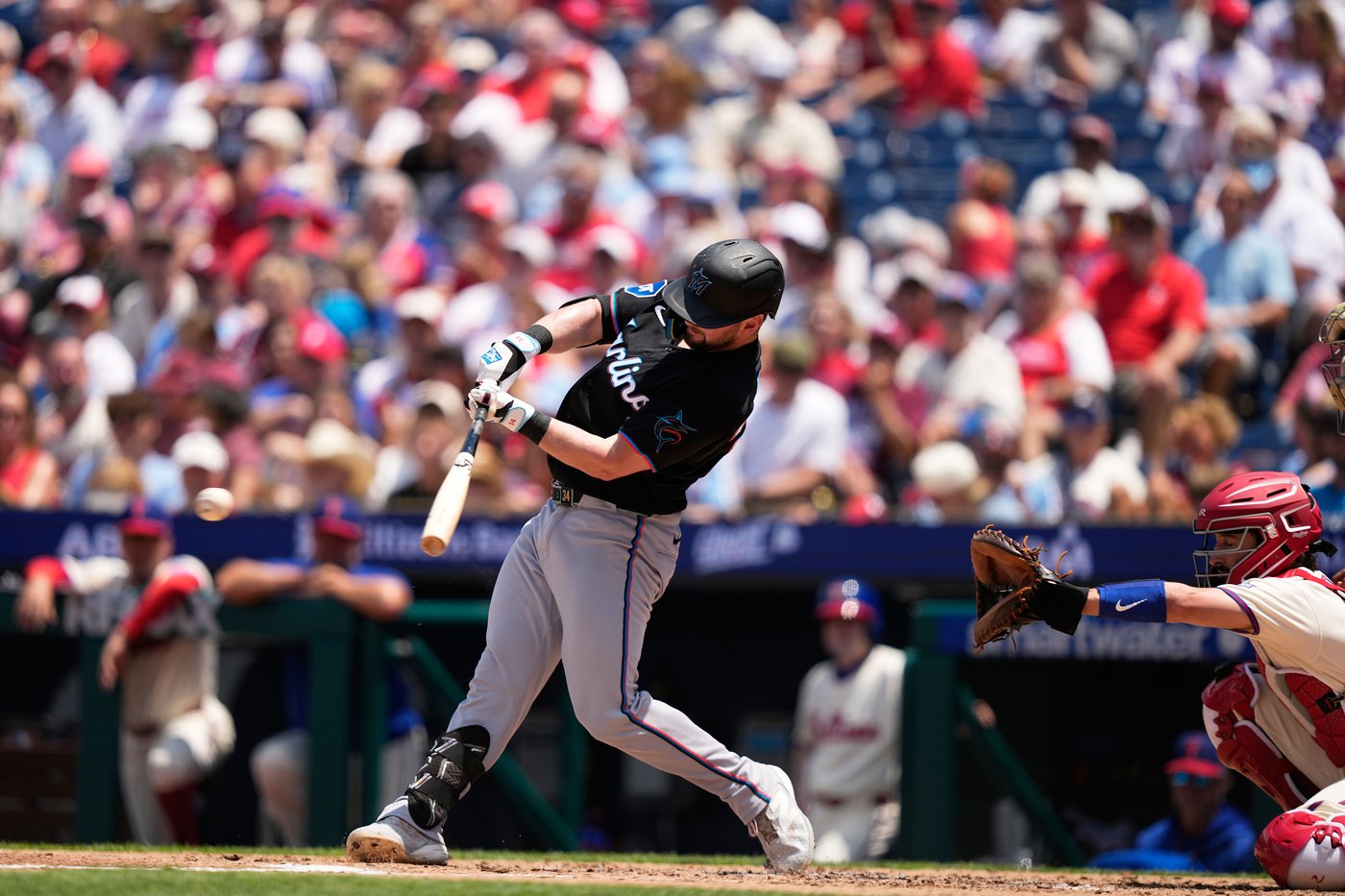 Liam Hicks removed from Marlins' lineup vs. Giants because of back tightness | iNFOnews.ca