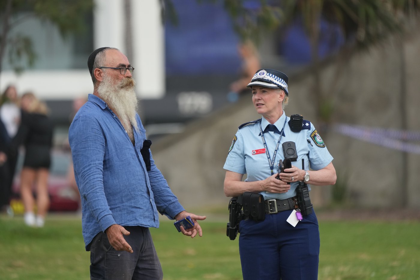 Father and son gunmen kill at least 15 people in attack on Hanukkah event at Sydney's Bondi Beach | iNFOnews.ca Father and son gunmen kill at least 15 people in attack on Hanukkah event at Sydney's Bondi Beach | iNFOnews.ca
