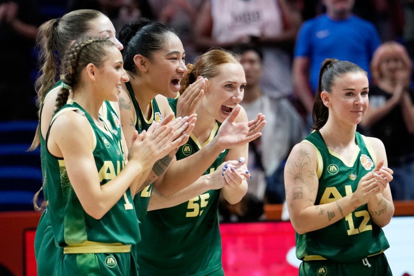 Australia tops Italy after blowing 26-point lead and China edges Puerto Rico to reach quarterfinals | iNFOnews.ca