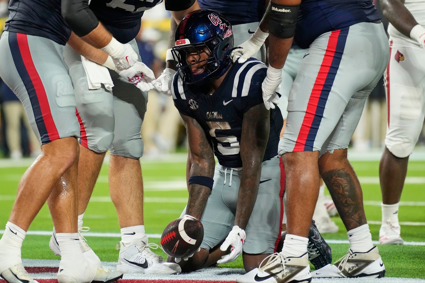Wild 2nd half ends with Carneiro’s 48-yard winner for No. 9 Ole Miss over No. 24 Louisville | iNFOnews.ca Wild 2nd half ends with Carneiro’s 48-yard winner for No. 9 Ole Miss over No. 24 Louisville | iNFOnews.ca