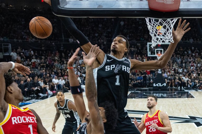 Amen Thompson blocks Wembanyama in final second as the Rockets beat the Spurs 114-110 in Austin | iNFOnews.ca