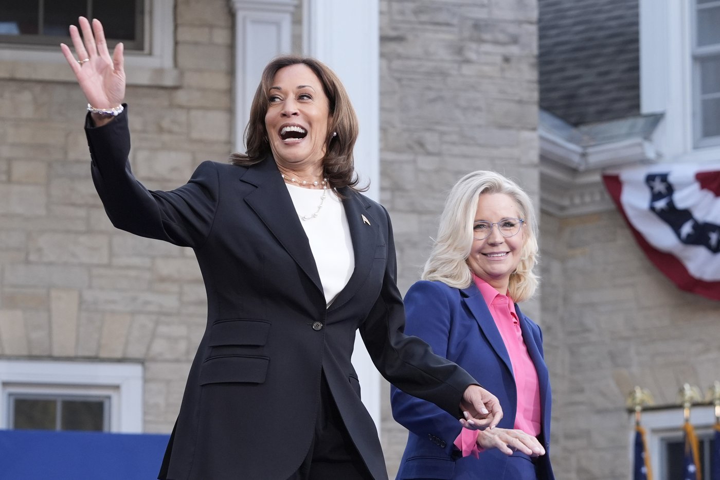 Harris campaigns with Liz Cheney at the GOP's birthplace while Trump rallies in Michigan | iNFOnews.ca Harris campaigns with Liz Cheney at the GOP's birthplace while Trump rallies in Michigan | iNFOnews.ca