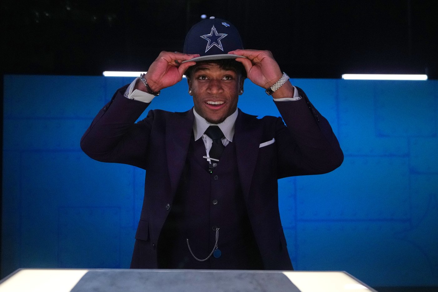 Cowboys get Ohio State's Downs and UCF's Lawrence in NFL draft after moving twice in 1st round | iNFOnews.ca