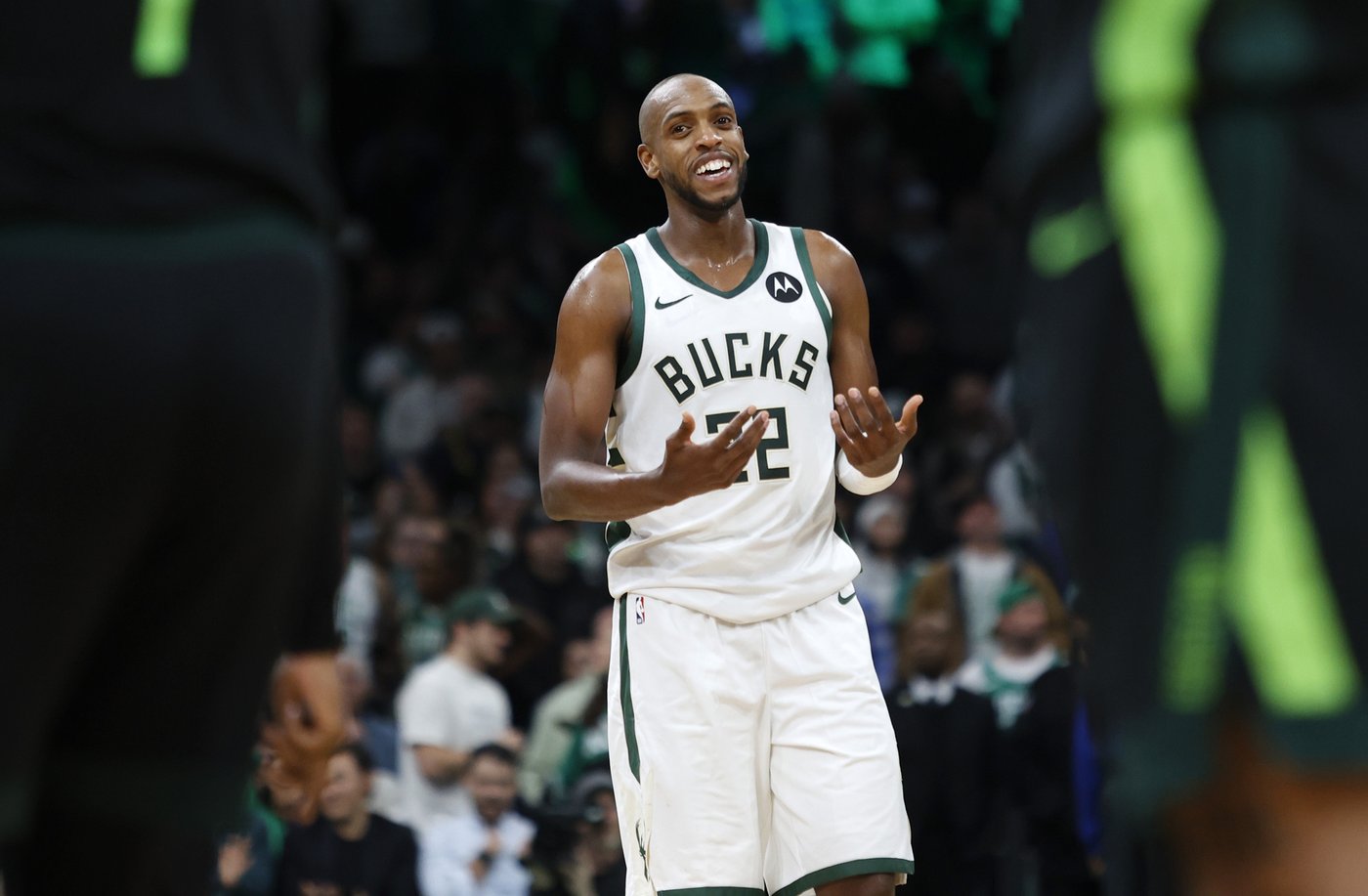 Bucks guard Khris Middleton misses practice with illness on eve of NBA Cup final | iNFOnews.ca