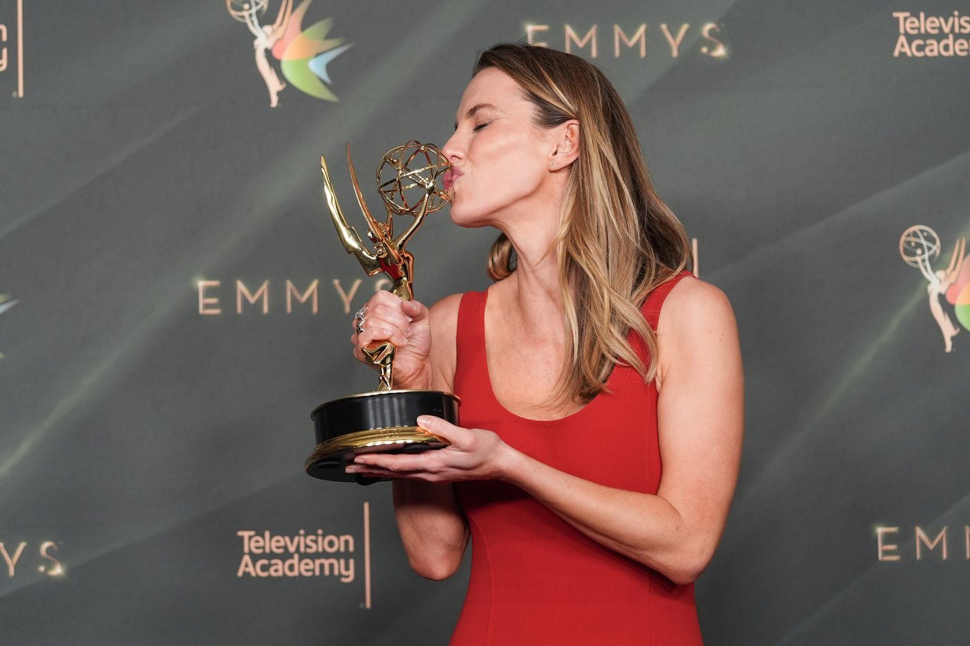 'Widow's Bay' dominates with 8 Emmys at early ceremony and 'The Pitt' takes 4 | iNFOnews.ca