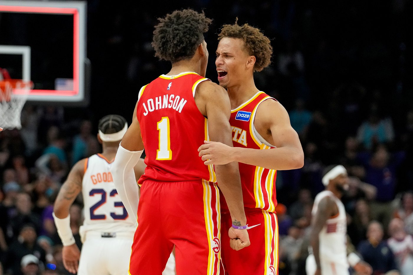 Hawks rally from 22 down in 4th quarter, beat Suns 124-122 for 5th straight win | iNFOnews.ca Hawks rally from 22 down in 4th quarter, beat Suns 124-122 for 5th straight win | iNFOnews.ca