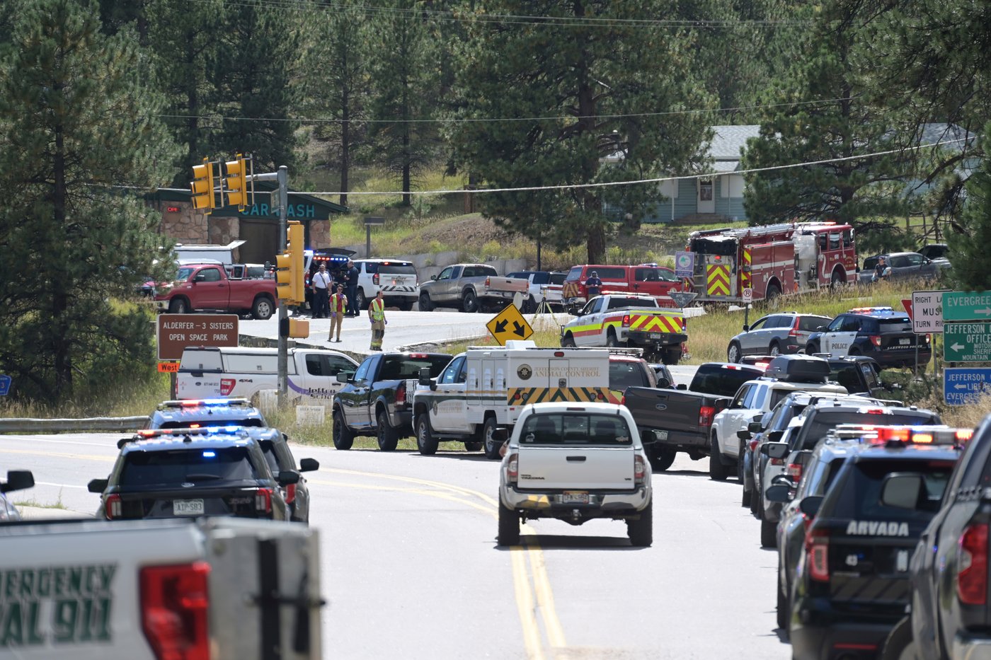 Authorities say a student is dead after shooting 2 peers and then himself at Colorado high school | iNFOnews.ca