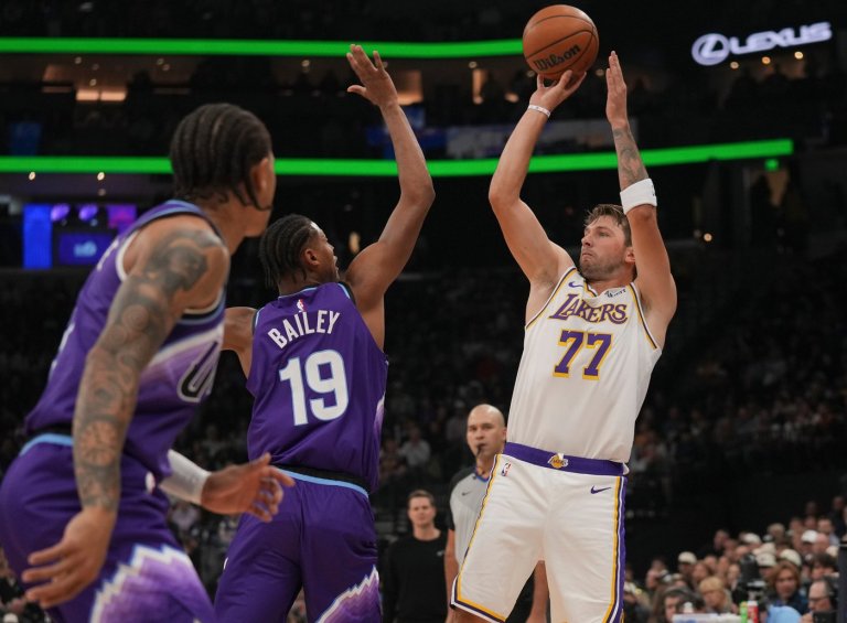 Luka Doncic scores NBA season-high 52 points in the Lakers' victory over the Jazz | iNFOnews.ca