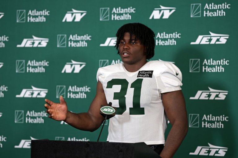 Jets rookie David Bailey limps off with an ankle injury, but coach Aaron Glenn says he'll be fine | iNFOnews.ca