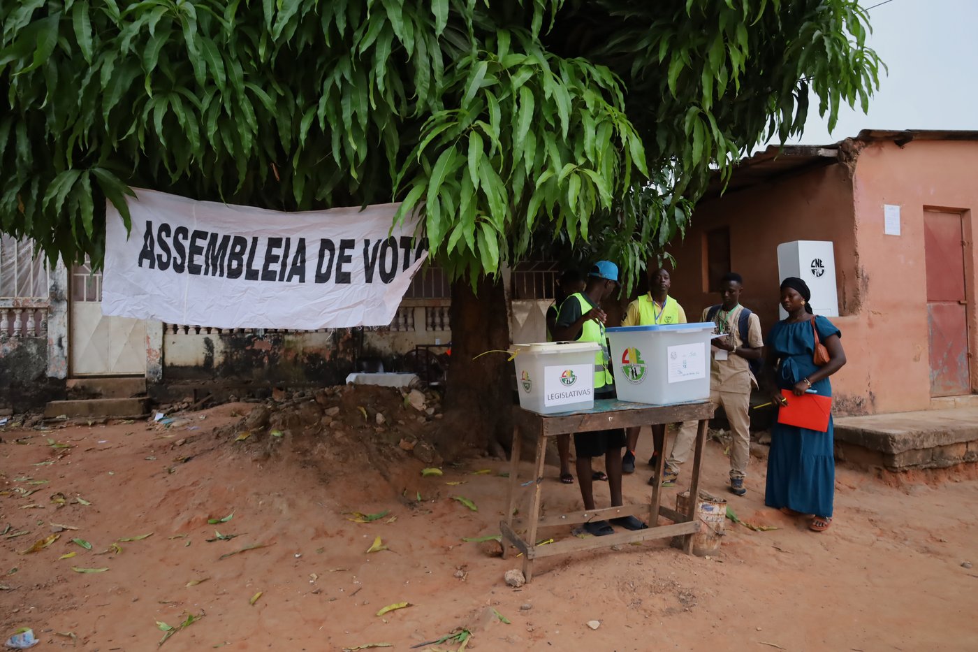 Guinea-Bissau counts votes as president seeks second term and main opposition party is barred | iNFOnews.ca