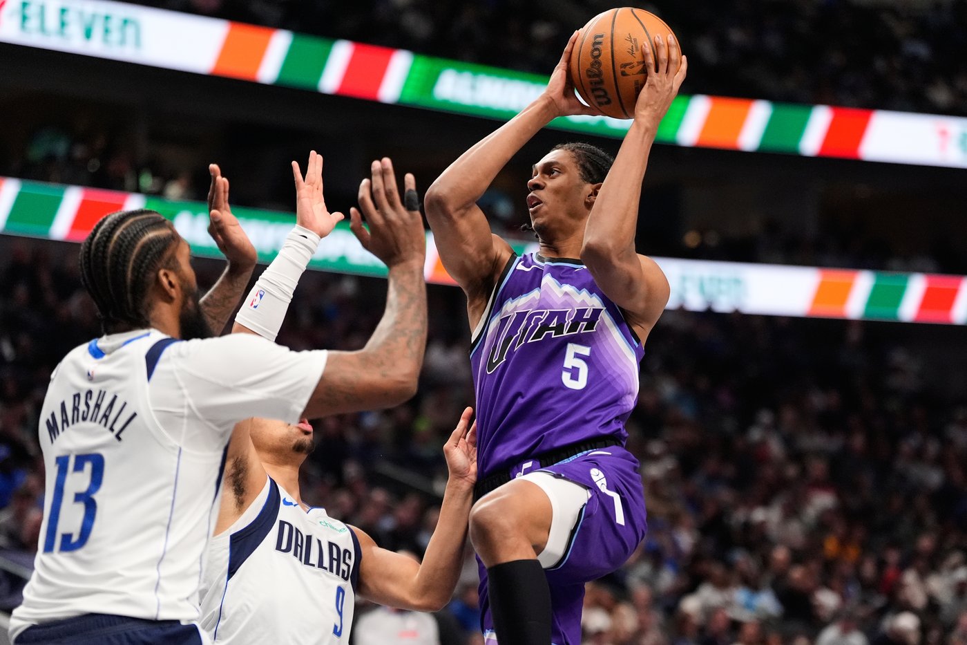 Thompson scores 23 points, including the 17,000th of his career, as Mavericks beat the Jazz 138-120 | iNFOnews.ca Thompson scores 23 points, including the 17,000th of his career, as Mavericks beat the Jazz 138-120 | iNFOnews.ca