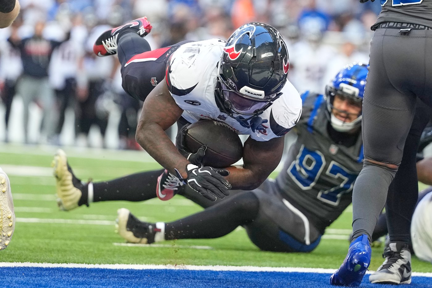Texans' sputtering offense continues to stall against Colts' struggling defense in 19-17 road loss | iNFOnews.ca