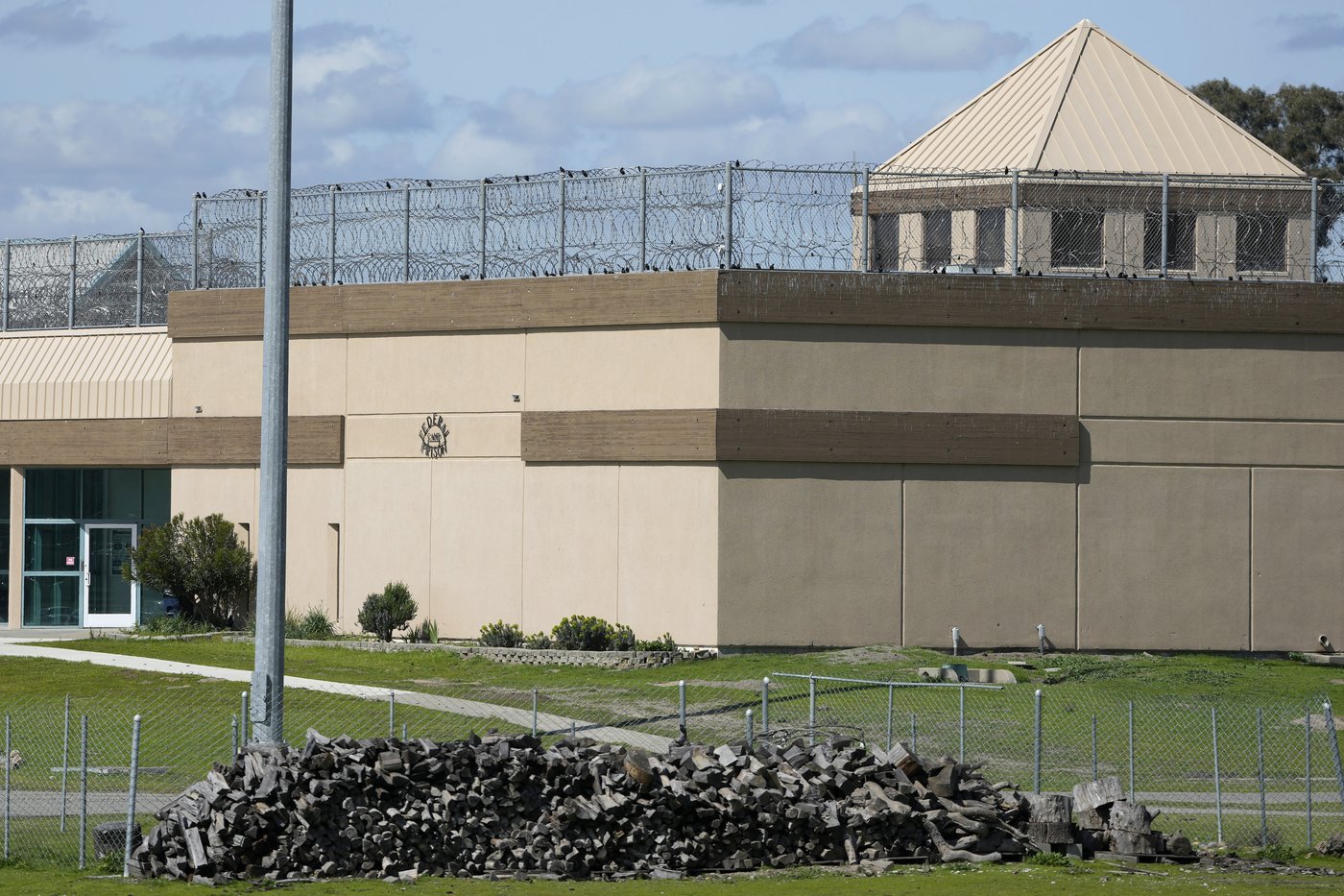 Justice Department announces sweeping reforms to curb suicides in federal prisons and jails | iNFOnews.ca