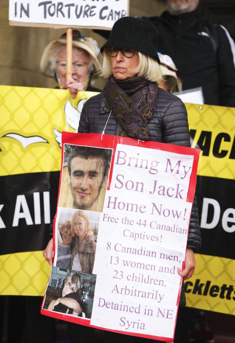 Parents of Canadian held in Syria urge Ottawa to act as prisoners are sent to Iraq | iNFOnews.ca