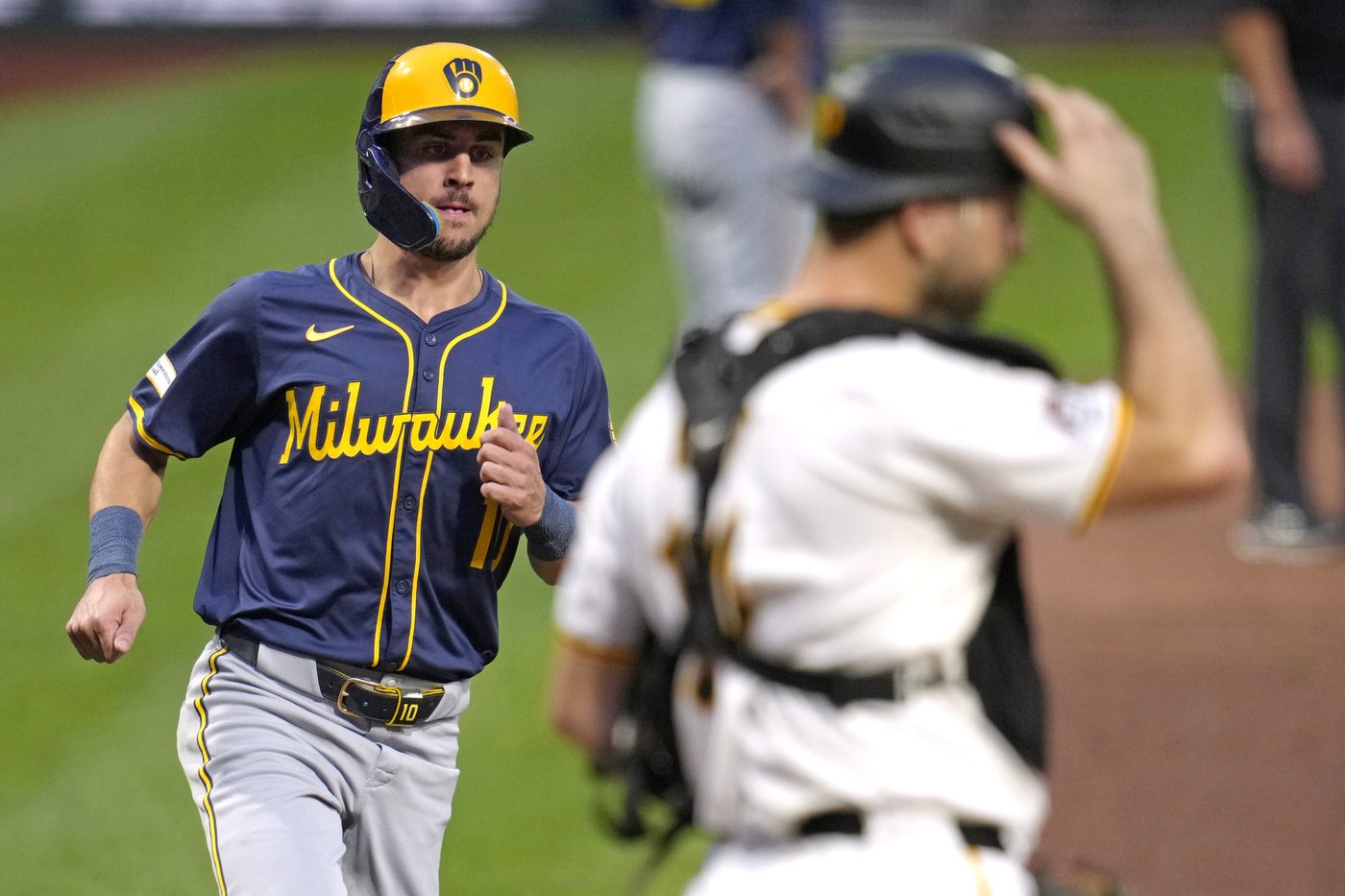 Brewers expect to open playoffs without OF Sal Frelick as he recovers from hip injury | iNFOnews.ca Brewers expect to open playoffs without OF Sal Frelick as he recovers from hip injury | iNFOnews.ca