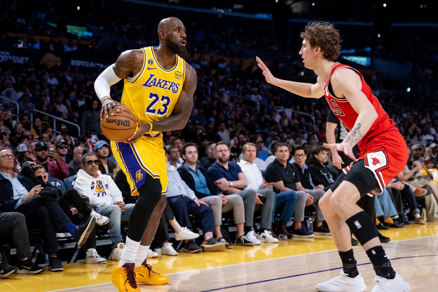 Luka Doncic scores 51, LeBron James returns from injuries to lead Lakers past Bulls 142-130 | iNFOnews.ca Luka Doncic scores 51, LeBron James returns from injuries to lead Lakers past Bulls 142-130 | iNFOnews.ca